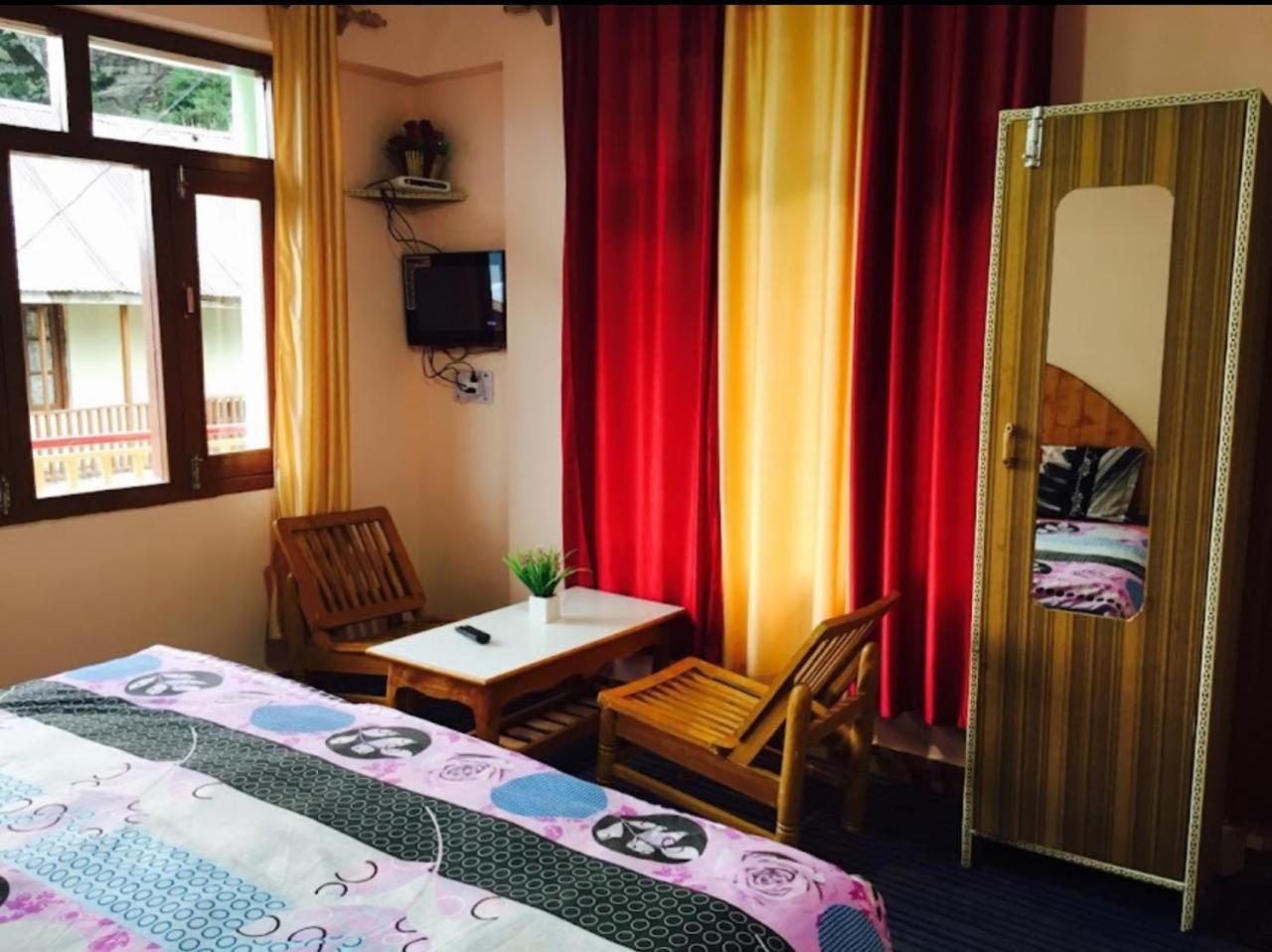 Manali Hills House Bed & Breakfast Exterior photo